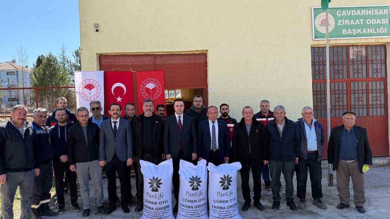 Çavdarhisar’da çiftçilere çörek otu tohumu dağıtımı
