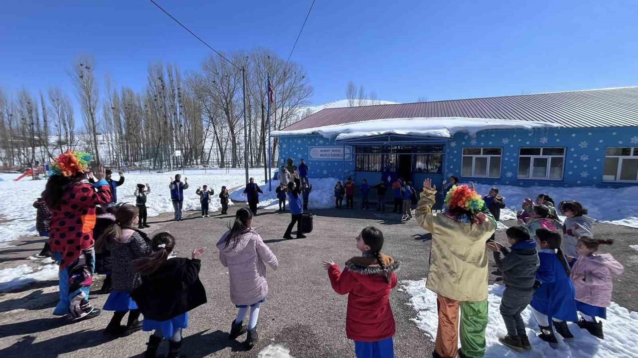 ’Merkez Her Yerde’ projesi kapsamında köy okulunda etkinlik düzenlendi
