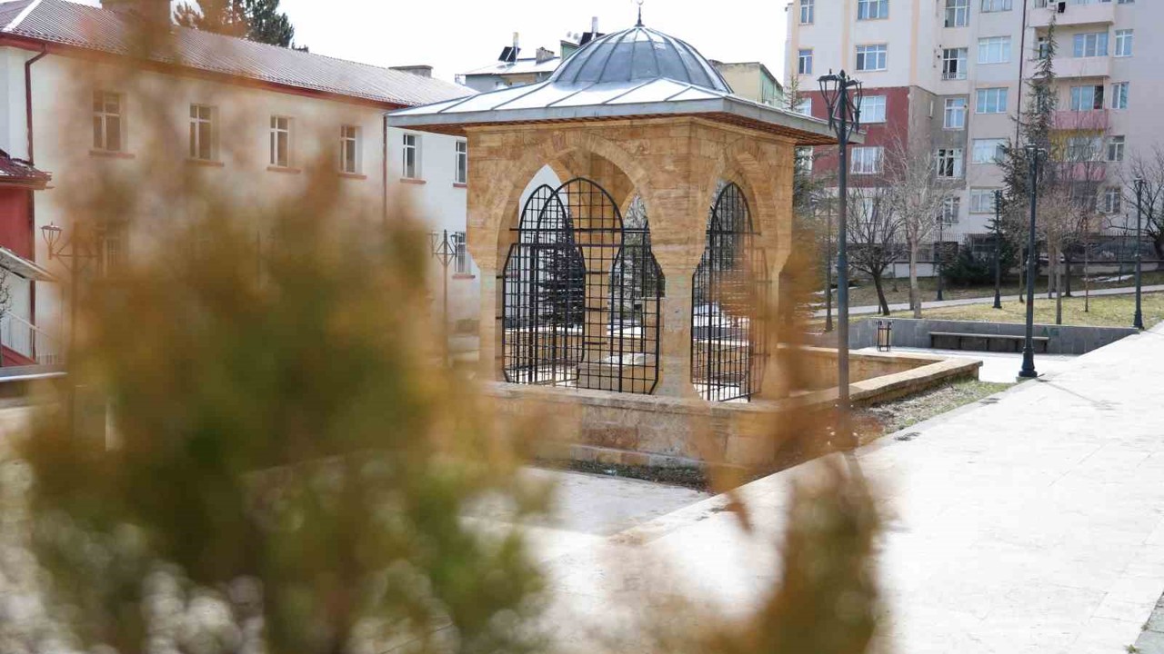 İsmini bilmeyen yok ancak tanışan çok az, Sivaslı bir sultan ve gönül insanı, Kadı Burhanettin
