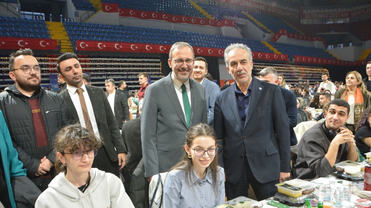 İzmir’de üniversite öğrencileri ’Kampüs İftarları’ programında buluştu
