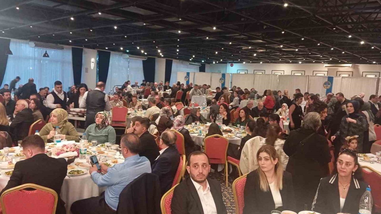 İzmir’de Erzurumlular iftar programında buluştu
