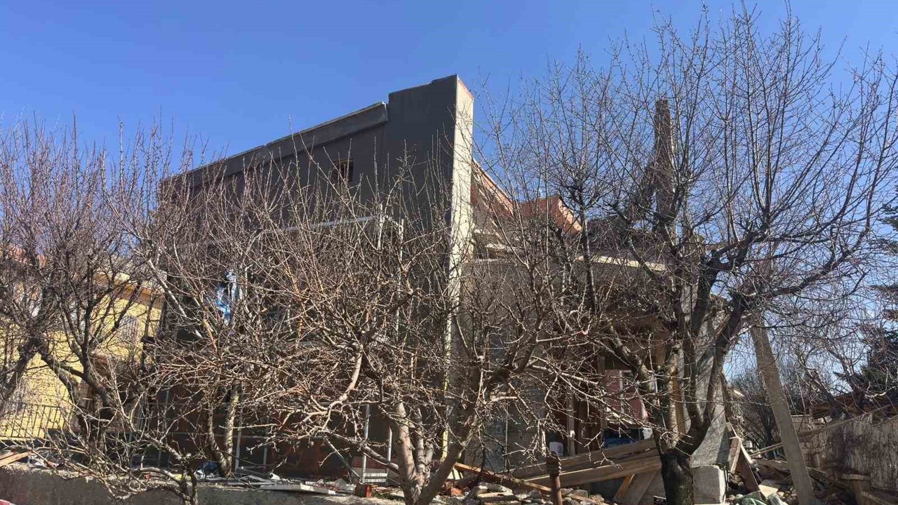 Ankara’da inşaat alanında çökme: 1’i ağır, 2 yaralı
