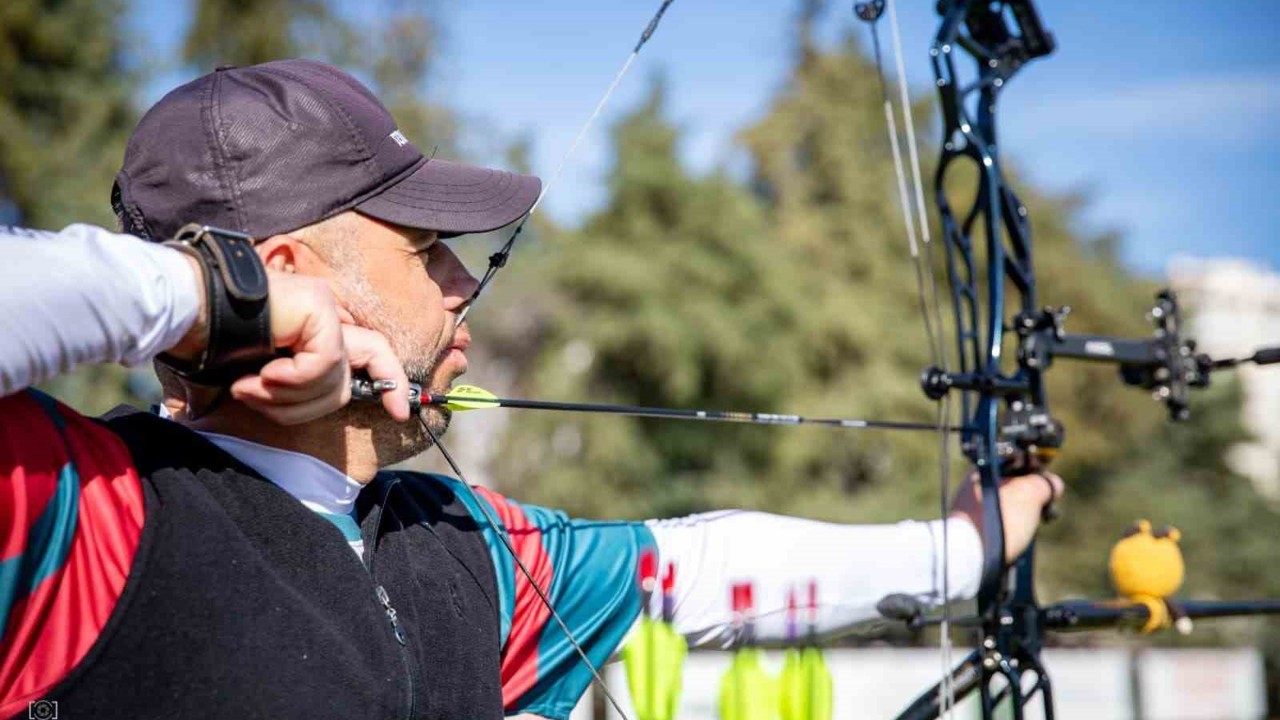 Denizlili Para Okçu Abdullah Yorulmaz Türkiye Şampiyonu oldu
