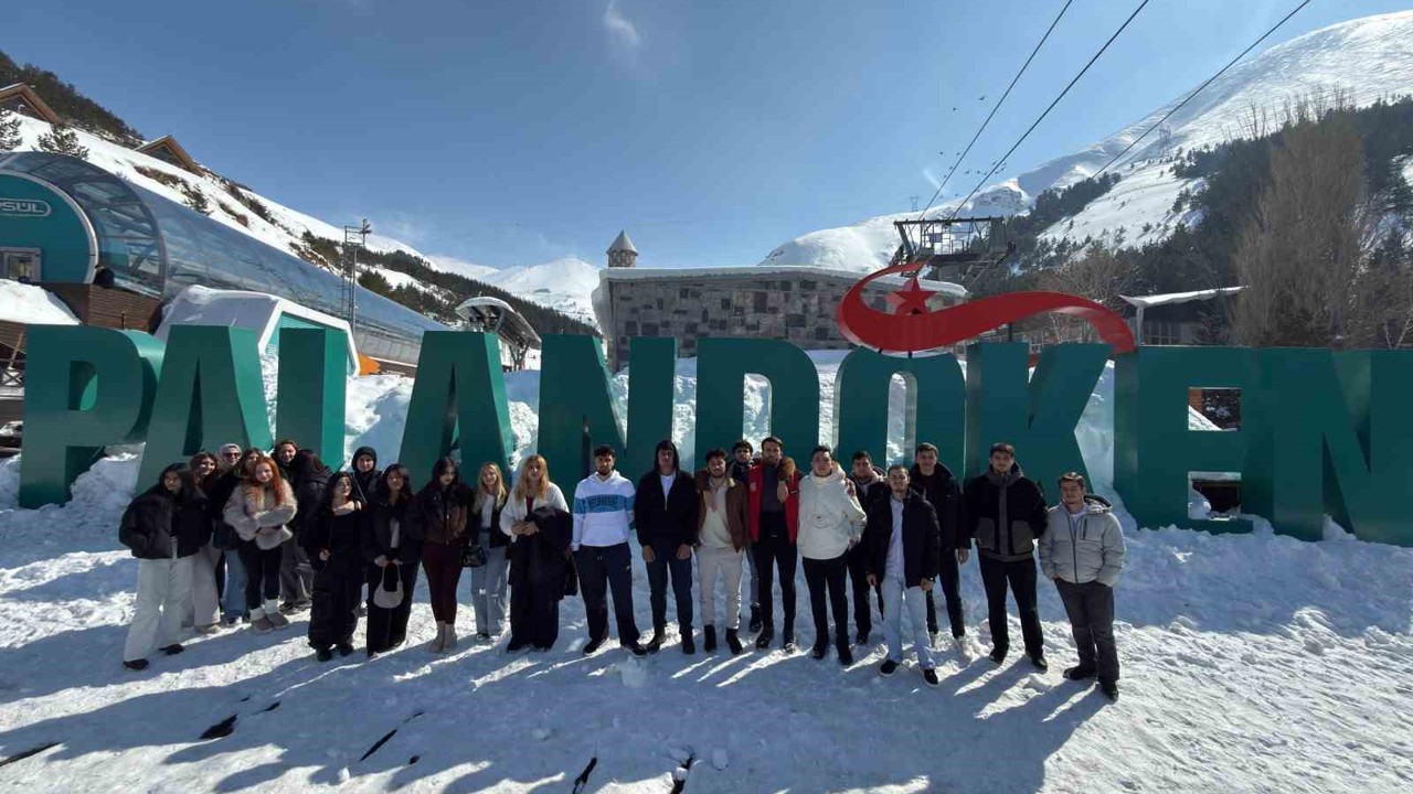 Üniversiteli gençler Erzurum’u gezdi
