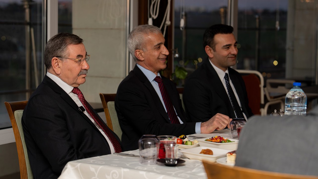 Gölbaşı ilçe erkanı iftarda bir araya geldi
