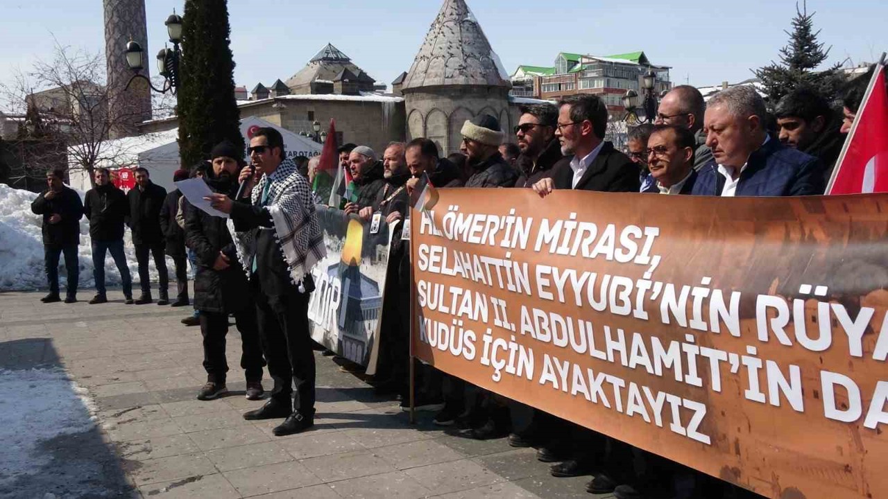 Erzurum Sivil Toplum Platformu üyeleri, Kudüs ve Aksa’nın özgürlüğü için yürüdü
