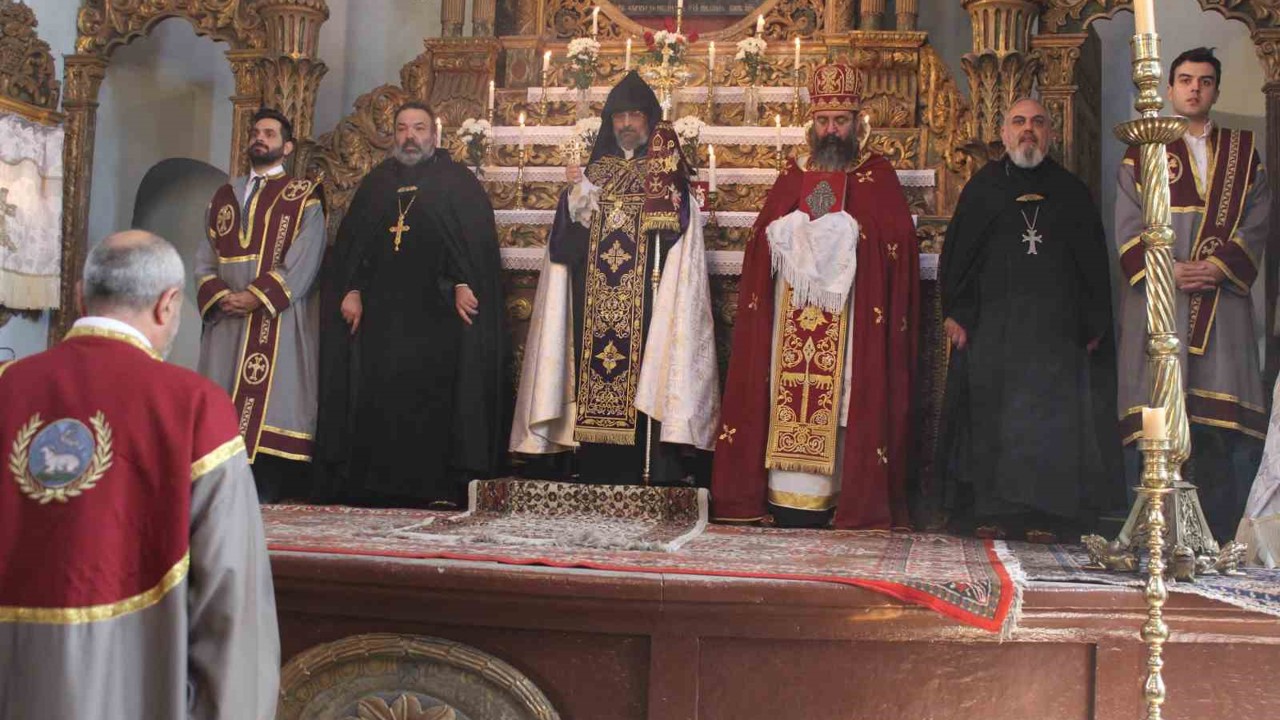 Ermenilerin Miçing ayininde İran’a dua
