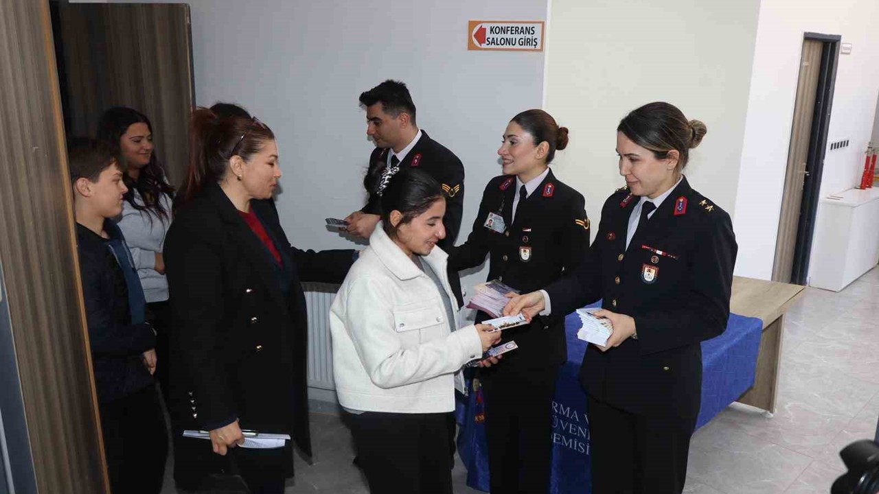 Jandarma ve Sahil Güvenlik Akademisi’nden öğrencilere kariyer tanıtımı
