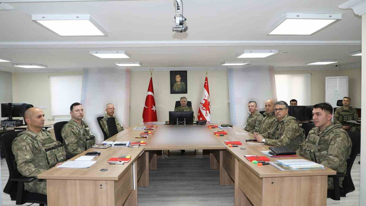 Kara Kuvvetleri Komutanı Orgeneral Tokel, Van’daki sınır karakollarında incelemelerde bulundu
