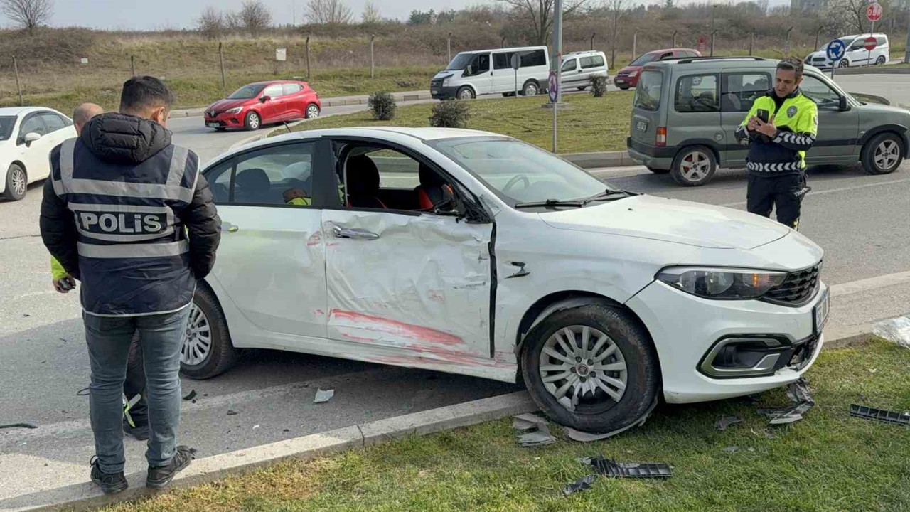 Samsun’da otobüs ile otomobil kavşakta çarpıştı: 9 yaralı
