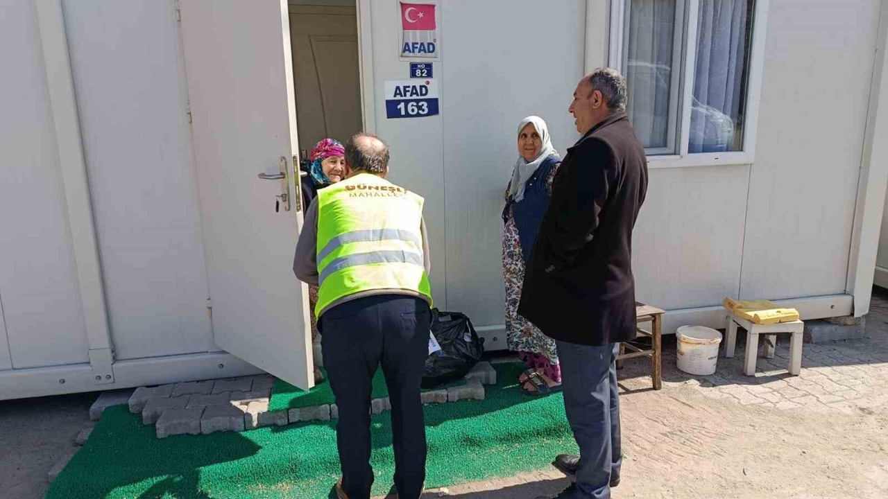 Gördesli öğrencilerden depremzedelere gönül köprüsü
