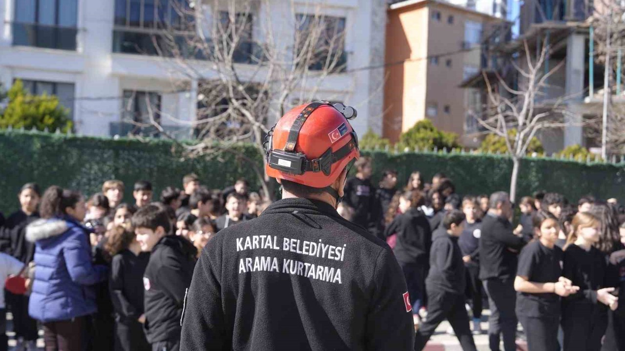 Kartal Belediyesi’nden okullarda afet bilinci eğitimi
