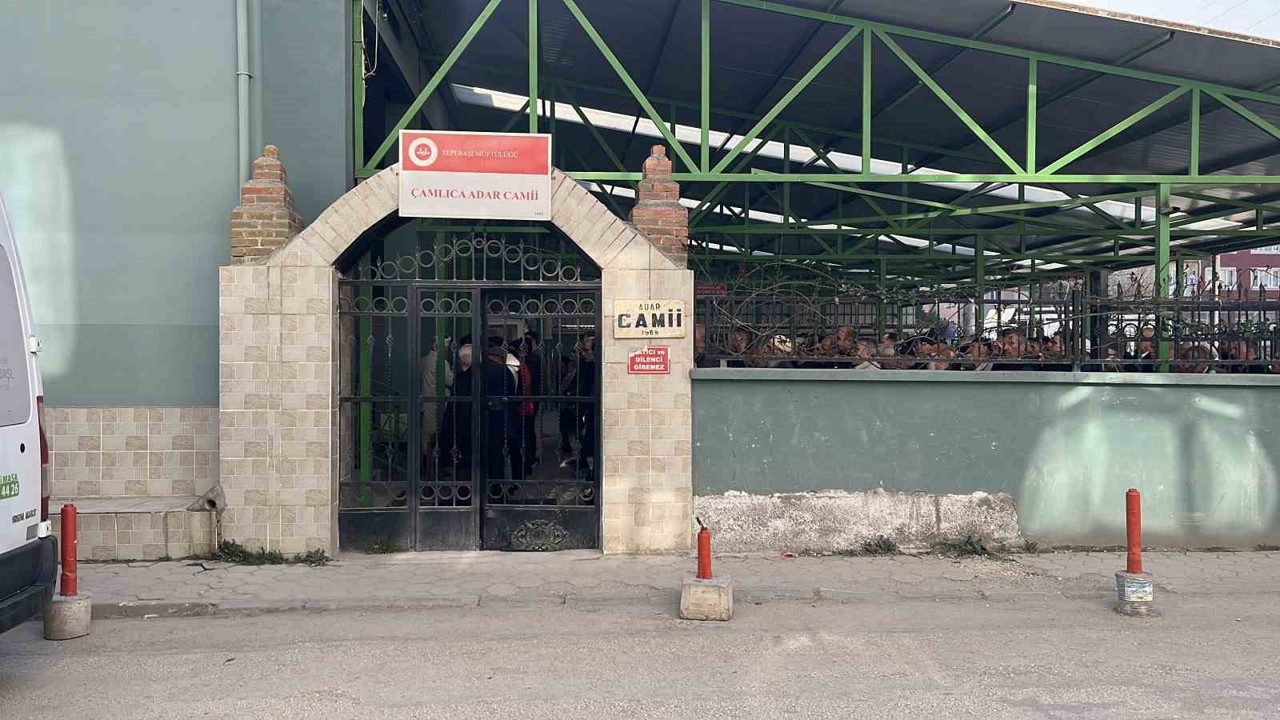 Eskişehir’de babasının öldürdüğü 13 yaşındaki kız toprağa verildi
