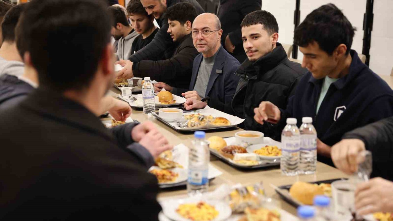 Başkan Pekyatırmacı: "Öğrencilerimizin her zaman yanında olmaya devam edeceğiz"
