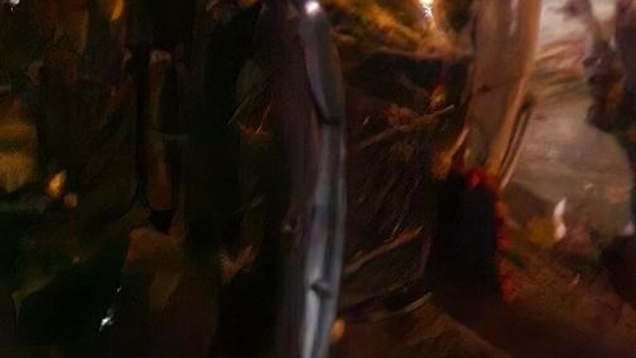 Park edilen araç yan yattı: Sürücü ağır yaralandı
