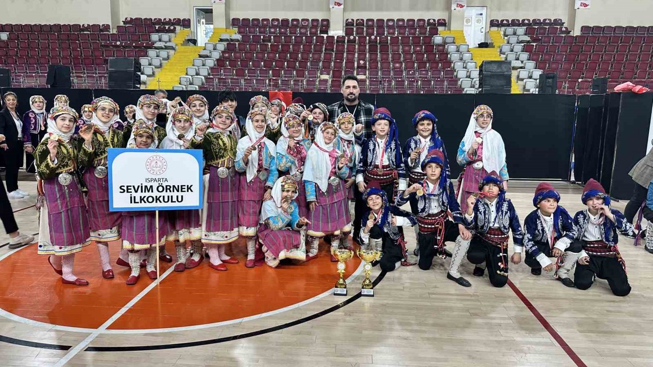 Isparta’da halk oyunları miniklerin şampiyonu Sevim Örnek İlkokulu
