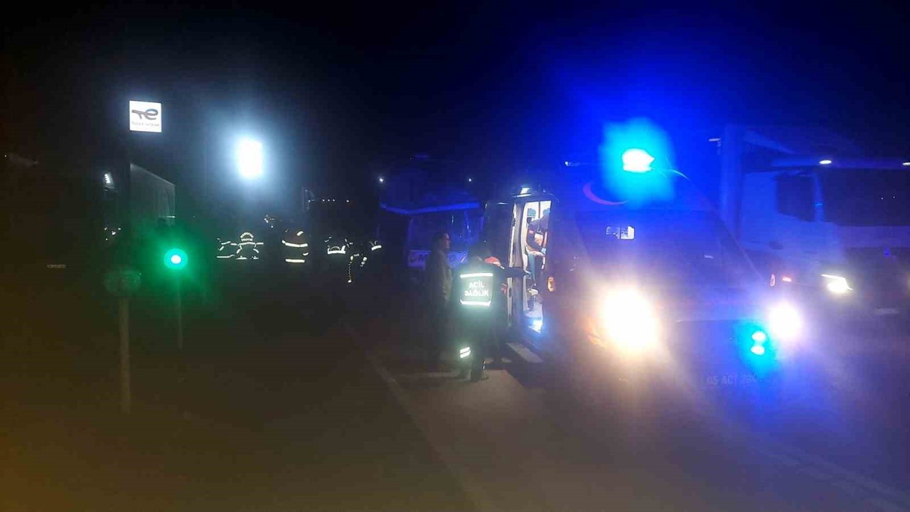 Amasya’da otobüs ile tır çarpıştı: Çok sayıda yaralı var
