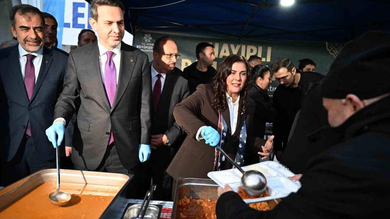 Başkan Çerçioğlu, Bakan Bayraktar ile birlikte iftarda vatandaşlarla bir araya geldi
