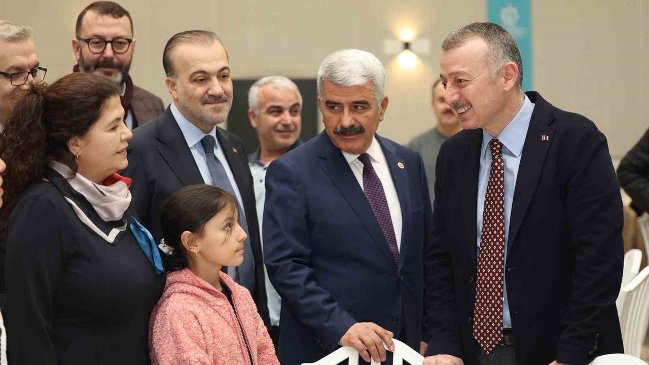 Büyükakın’dan sağlıkçılara: "Siz sadece meslek değil insanlık görevi yapıyorsunuz"
