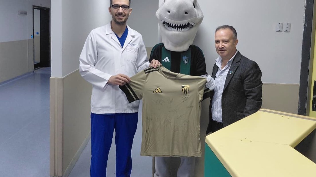 Kocaelispor’dan doktorlara Tıp Bayramı sürprizi
