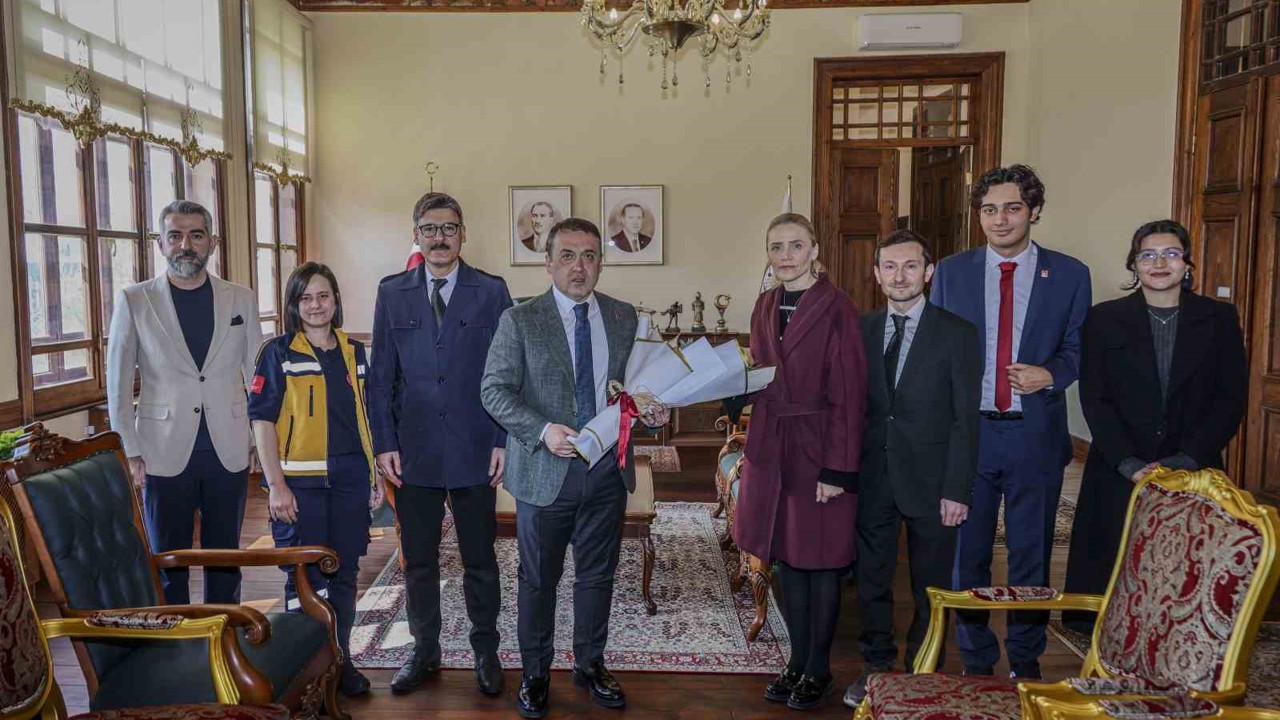 Vali Sözer, 14 Mart Tıp Bayramı dolayısıyla sağlık çalışanlarını kabul etti
