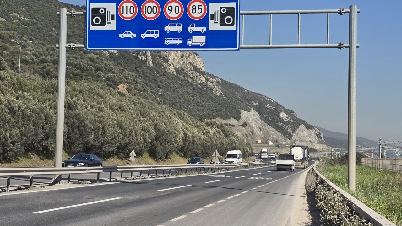 D-100 Karayolu’nda hız limitleri yükseldi, EDS tabelaları güncellendi

