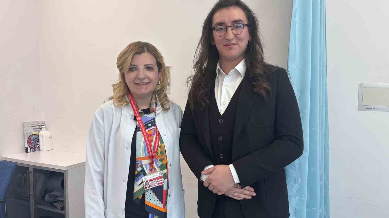 Görme kaybı yaşarken ders çalıştı, şimdi doktorlarıyla meslektaş olmayı hedefliyor
