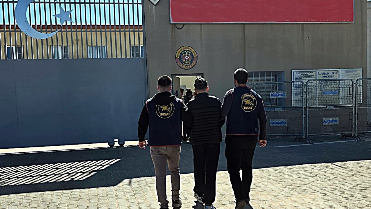 Kesinleşmiş 15 yıl cezayla aranan şahıs yakalandı
