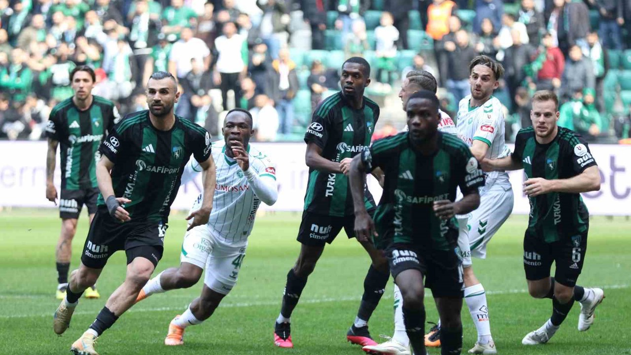 Trendyol Süper Lig: Kocaelispor: 0 - Konyaspor: 0 (İlk yarı)
