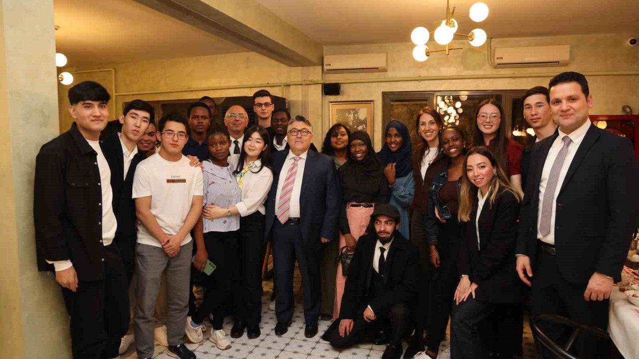 Rektör Özölçer uluslararası öğrencilerle iftar sofrasında buluştu
