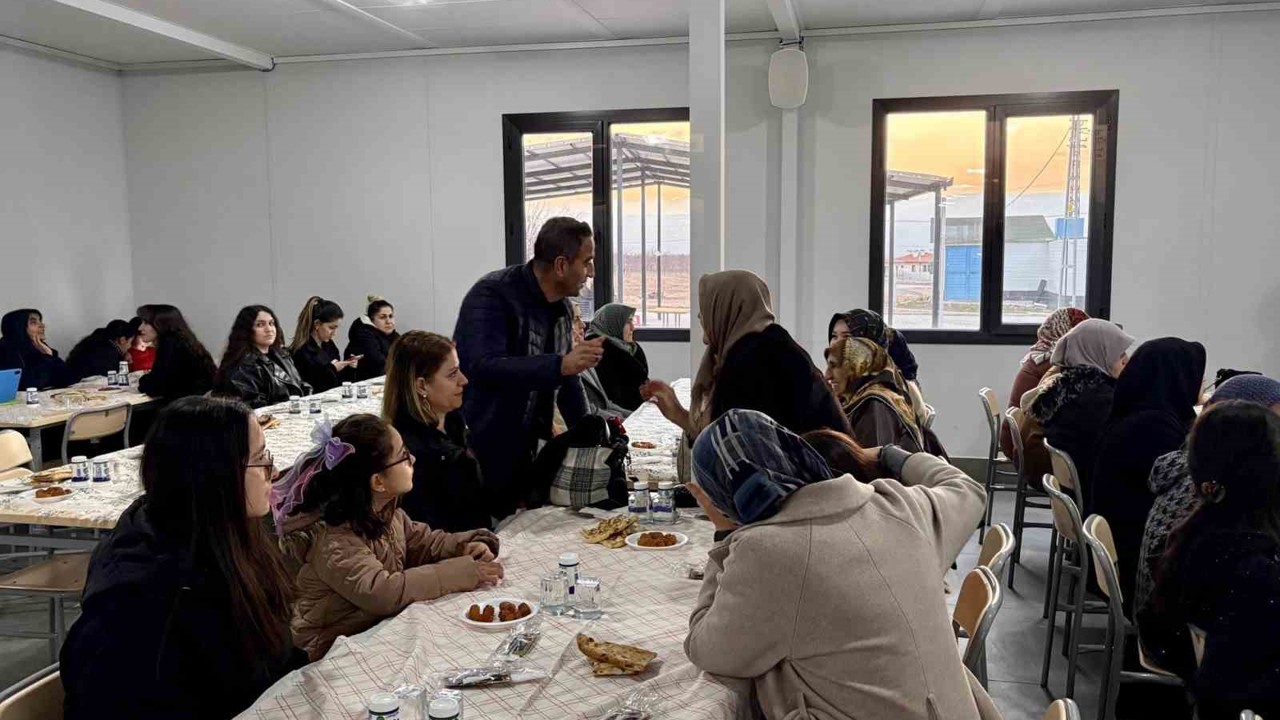 Başkan Ulutaş, iftarda vatandaşlarla bir araya geldi
