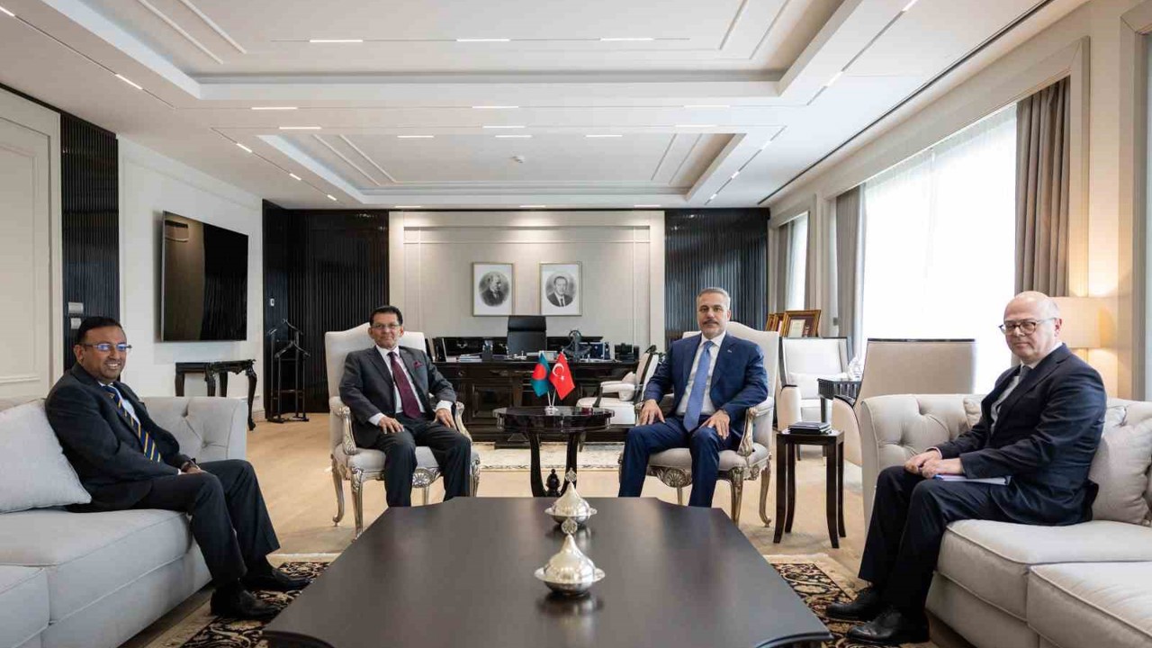 Bakan Fidan, Bangladeş Dışişleri Bakanı Rahman ile bir araya geldi
