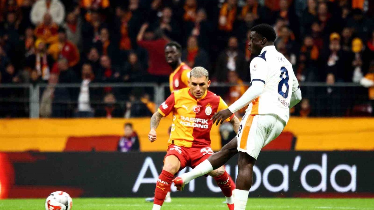 Trendyol Süper Lig: Galatasaray: 0 - RAMS Başakşehir: 0 (Maç devam ediyor)
