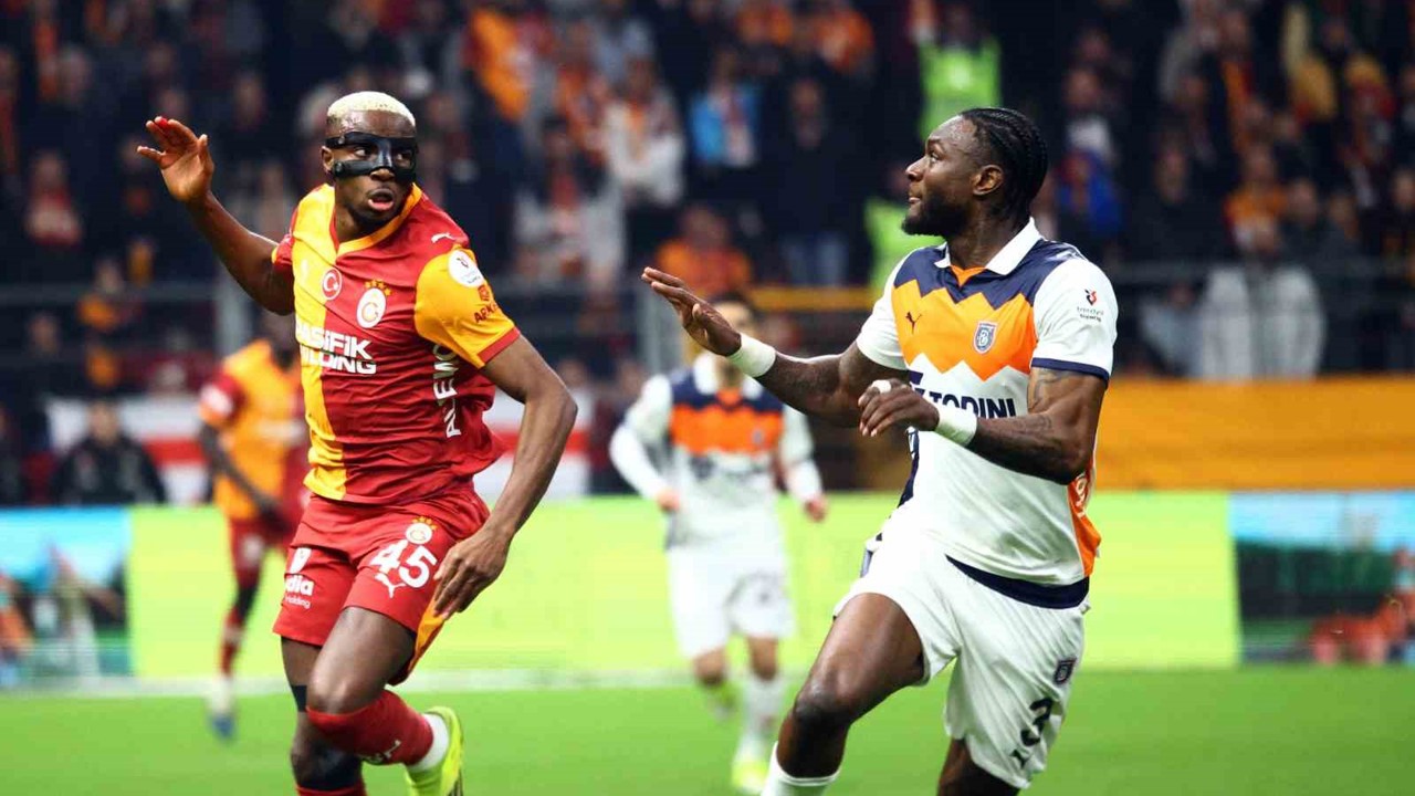 Trendyol Süper Lig: Galatasaray: 0 - RAMS Başakşehir: 0 (İlk yarı)
