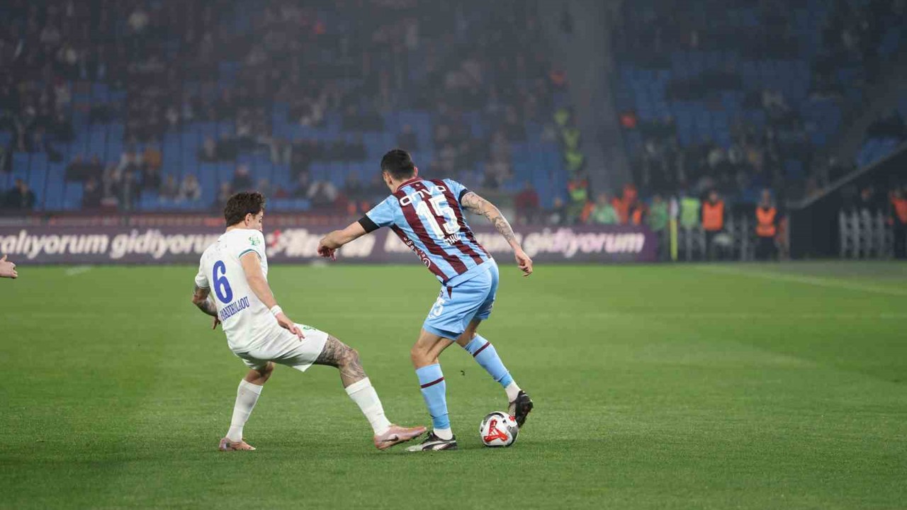 Trendyol Süper Lig: Trabzonspor: 0 - Çaykur Rizespor: 0 (İlk yarı)
