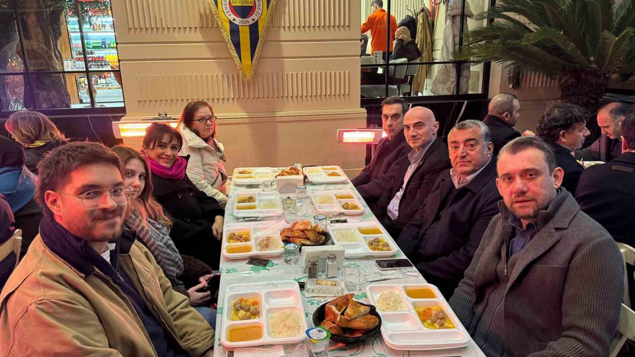 Beyoğlu Fenerbahçeliler Derneği, sokak iftarlarına devam ediyor
