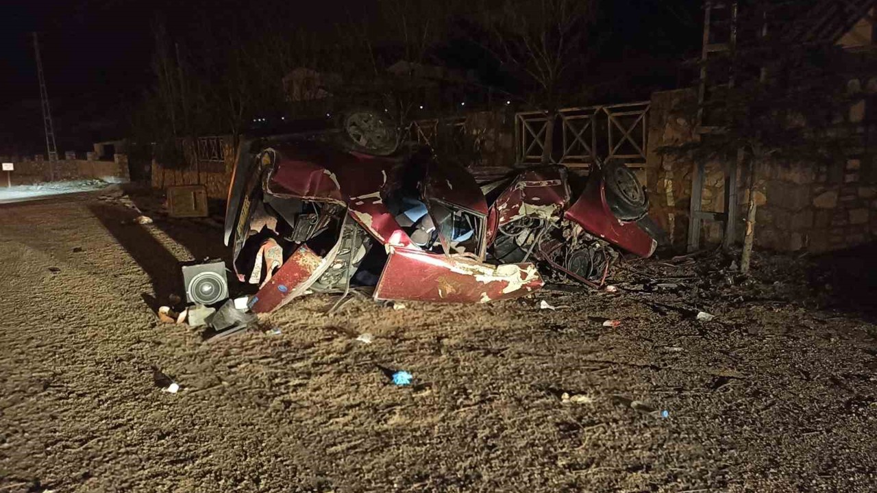 Takla atan otomobil hurdaya döndü, 2 kişi ağır yaralandı
