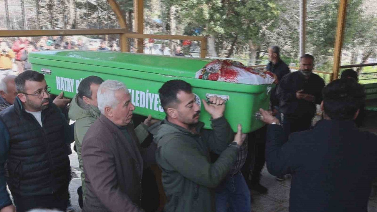 Yürek burkan kazada hamile kadını 5 ay önce evlendiği eşinden ölüm ayırdı
