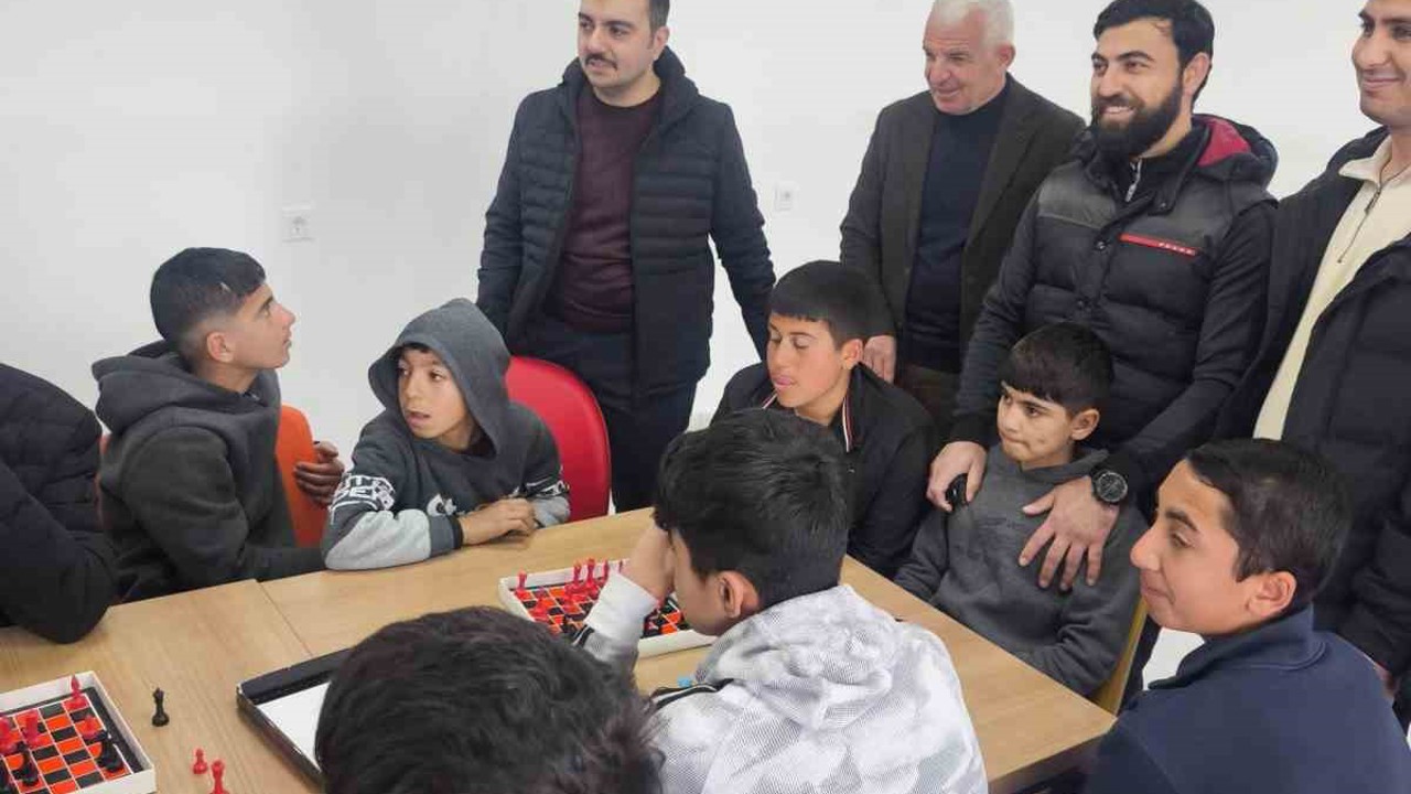 Dicle Kaymakamı Atış, gençlik kampında sporcu gençlerle buluştu
