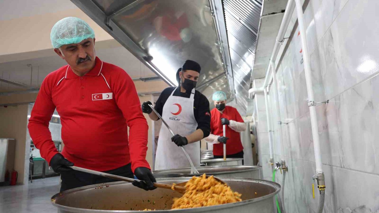 Dev kazanlar, ihtiyaç sahipleri için kaynıyor
