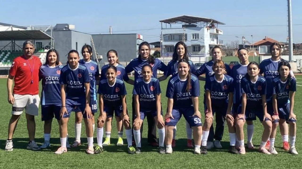 Saruhanlı’da kız futbol takımı kuruldu
