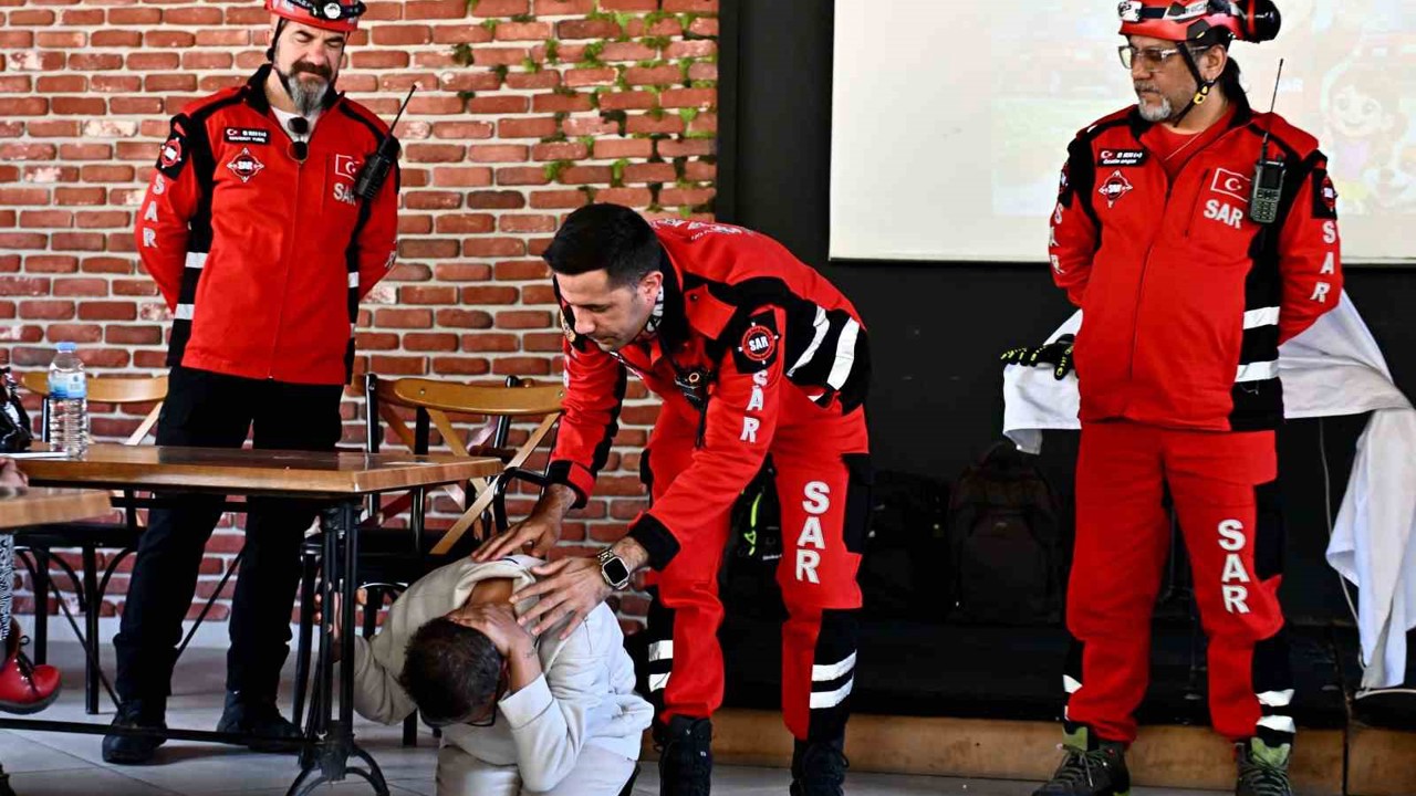 Muratpaşa Belediyesi’nden özel bireylere afet farkındalık eğitimi
