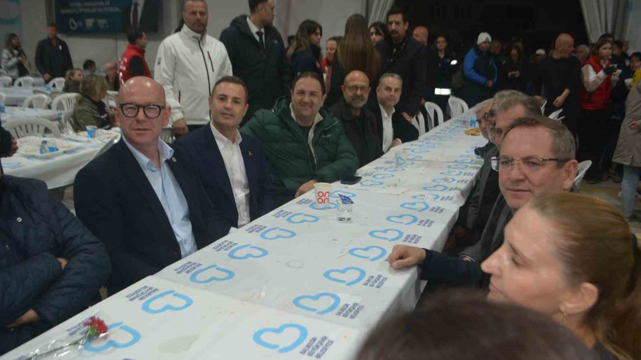 Ayvalık’ta Büyükşehir Belediyesi’nden dev iftar
