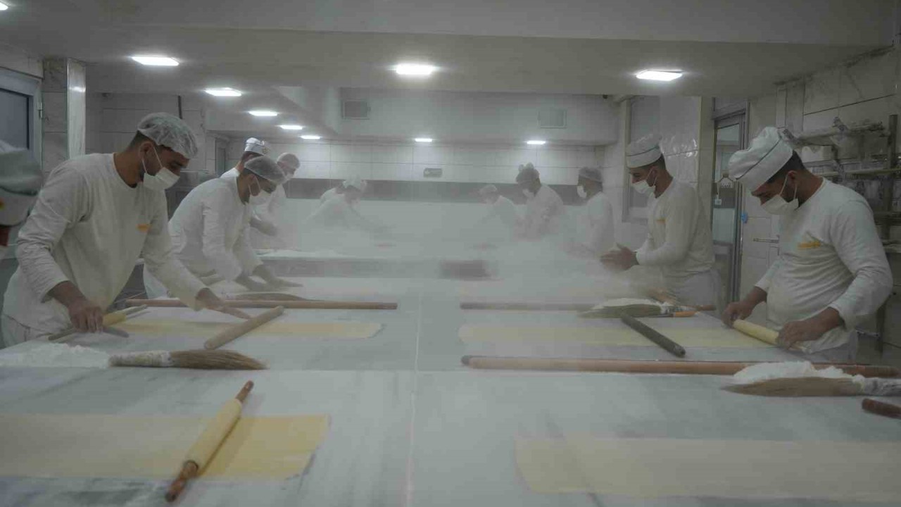 Bayram öncesi Gaziantep’te baklava mesaisi
