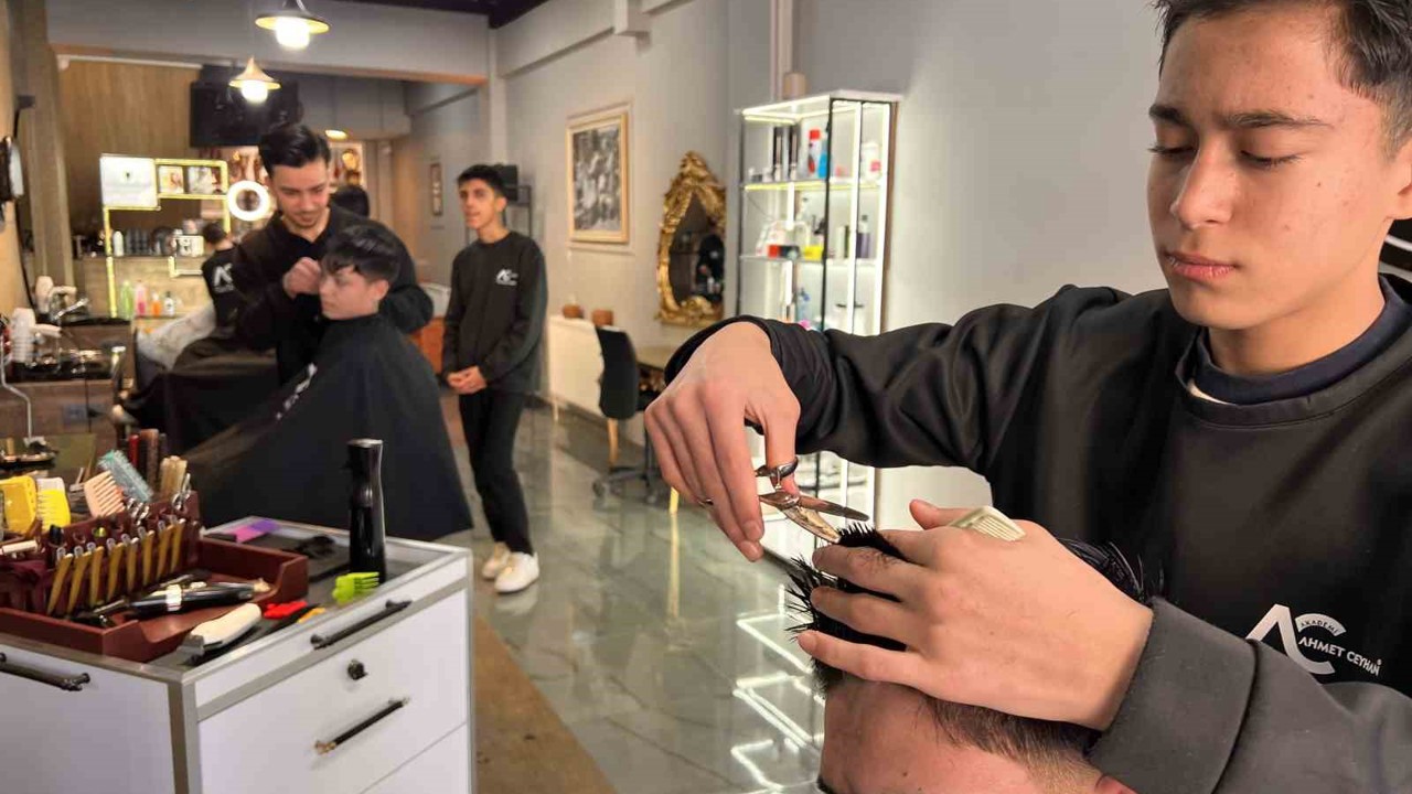 Bayram öncesi berber esnafının yoğunluğu başladı
