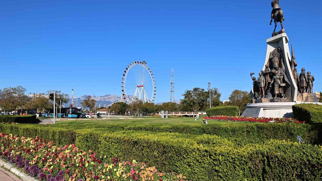 Antalya’da bahar hazırlığı: 4 milyon çiçek toprakla buluşuyor
