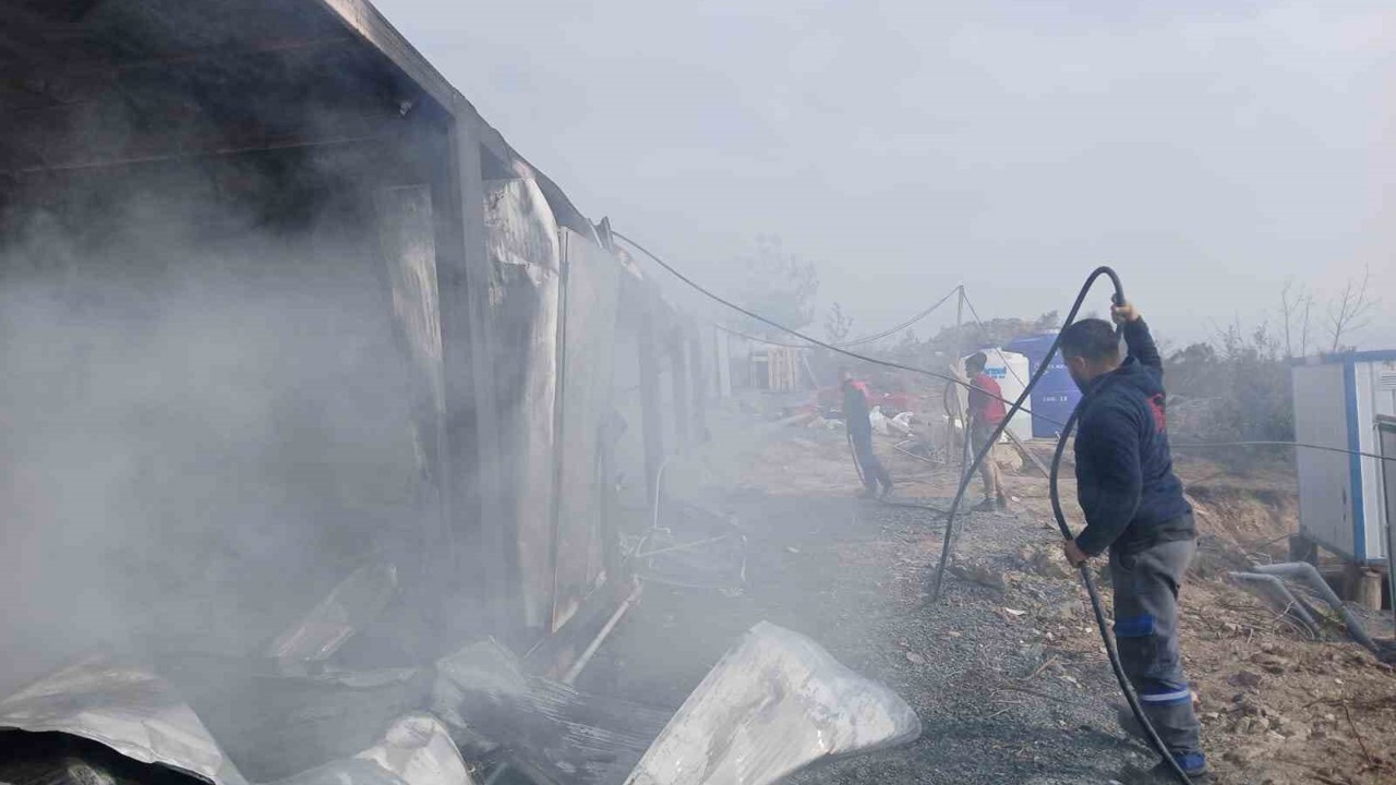 Alacağını alamayan imalatçı konteyneri ateşe verdi
