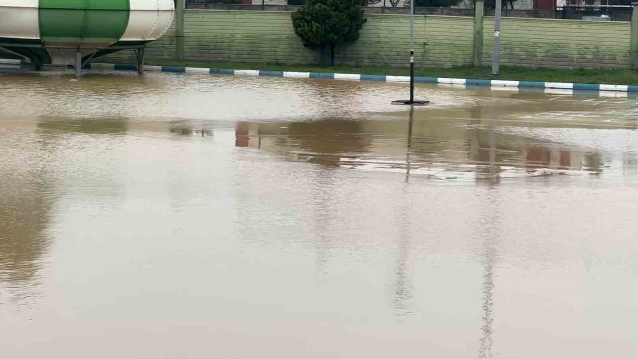 Şanlıurfa kırsalında sel hayatı felç etti
