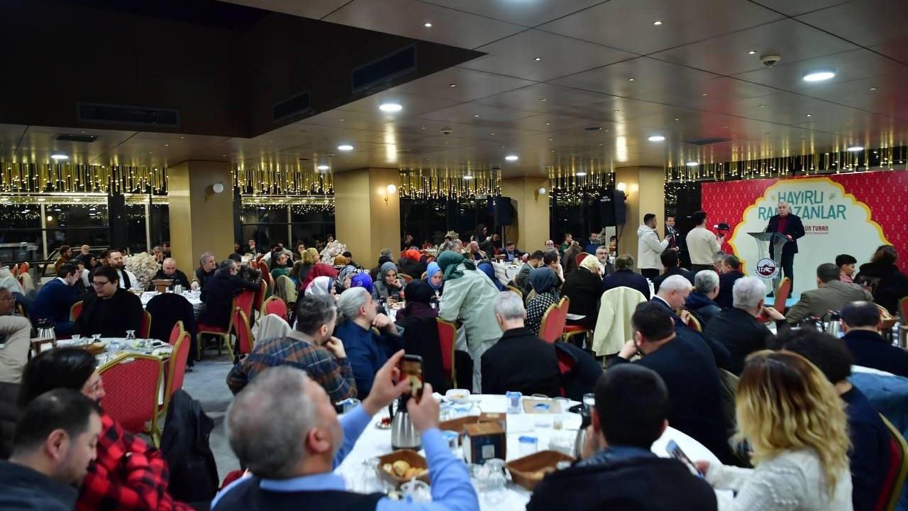 Fatih Belediyesi basın mensuplarını sahur sofrasında ağırladı
