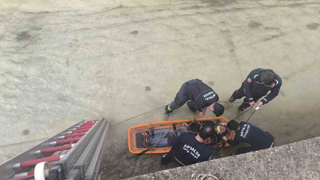 Alanya’da çaya düşen şahıs ekipler tarafından kurtarıldı
